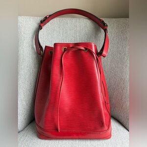 Authentic Louis Vuitton Res Epi Noe GM Leather Drawstring Shoulder Bag